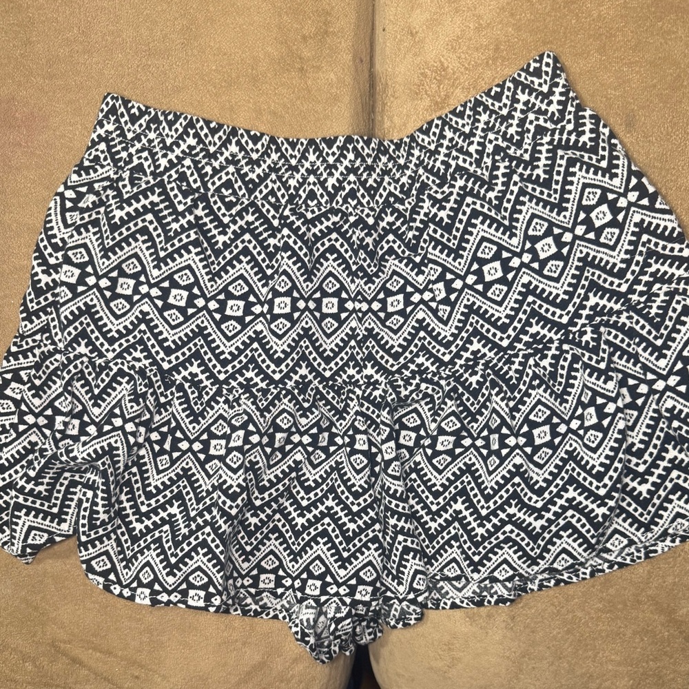 Aeropostale Black & White Geometric Tribal Print Mini Skirt / Flounce Shorts XS